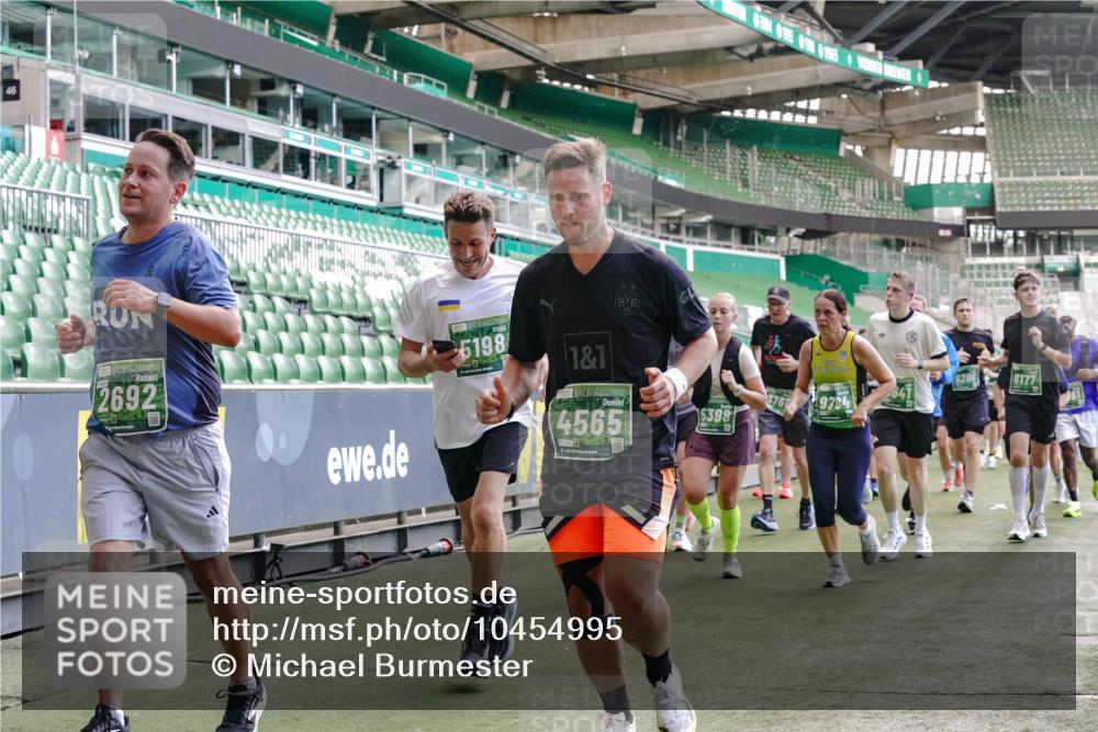 13.09.2026 - 21. swb-Marathon Bremen Michael Burmester http://msf.ph/oto/10454995 13.09.2026 13:10:51 Laufen im Stadion 164, 265, 373, 391, 448, 581, 869, 898, 984, 1180, 1738, 1855, 1867, 1894, 1952, 1967, 2202, 2232, 2268, 2281, 2284, 2299, 2330, 2333, 2339, 2342, 2353, 2432, 2443, 2471, 2525, 2530, 2531, 2553, 2573, 2589, 2594, 2654, 2669, 2682, 2714, 2717, 2784, 2785, 2804, 2819, 2836, 2907, 2920, 2932, 2976, 3026, 3032, 3063, 3082, 3086, 3089, 3122, 3159, 3174, 3207, 3208, 3291, 3316, 3333, 3352, 3370, 3398, 3409, 3410, 3470, 3549, 3707, 3769, 551 meine-sportfotos.de