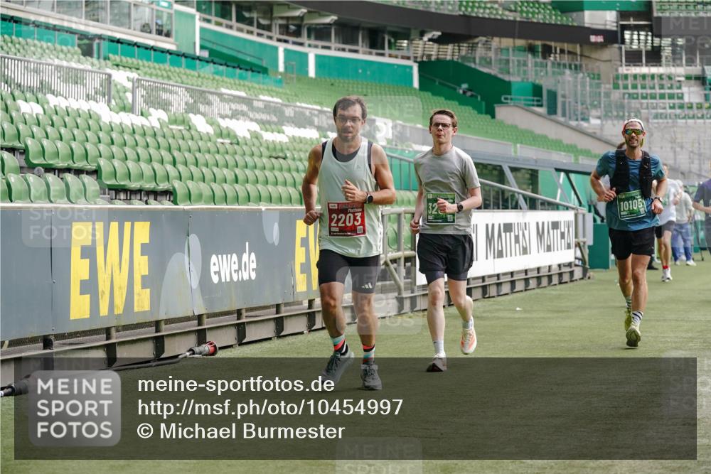 13.09.2026 - 21. swb-Marathon Bremen Michael Burmester http://msf.ph/oto/10454997 13.09.2026 12:52:40 Laufen im Stadion 102, 107, 145, 235, 541, 683, 734, 755, 792, 863, 982, 985, 987, 1033, 1043, 1056, 1125, 1146, 1162, 1232, 1252, 1297, 1433, 1445, 1455, 1492, 1528, 1542, 1646, 1664, 1704, 1955, 2007, 2008, 2043, 2203, 2350, 2401, 2422, 2447, 2480, 2498, 2759, 2767, 2820, 2847, 2858, 2997, 3085, 3149, 3236, 3336, 3362, 3440, 3448, 3566, 3703, 3830, 3899, 3988, 4165, 4283, 4429, 4475, 4571, 4573, 4582, 4605, 4727, 4781, 4782, 4895, 5079, 5152, 5168, 5379 meine-sportfotos.de