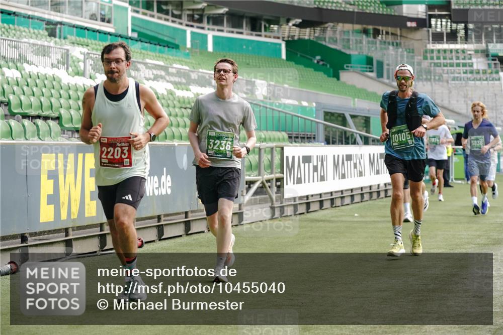 13.09.2026 - 21. swb-Marathon Bremen Michael Burmester http://msf.ph/oto/10455040 13.09.2026 12:52:41 Laufen im Stadion 102, 107, 145, 235, 376, 541, 683, 734, 755, 792, 863, 982, 985, 987, 1033, 1043, 1056, 1125, 1146, 1162, 1232, 1252, 1297, 1433, 1445, 1455, 1492, 1528, 1542, 1646, 1664, 1704, 1955, 2007, 2008, 2043, 2203, 2350, 2362, 2401, 2422, 2447, 2454, 2480, 2498, 2759, 2767, 2820, 2847, 2858, 2997, 3085, 3149, 3236, 3336, 3362, 3440, 3448, 3566, 3703, 3830, 3899, 3988, 4165, 4283, 4429, 4475, 4571, 4573, 4582, 4605, 4727, 4781, 4782, 4895, 5079, 5152, 5168, 5379 meine-sportfotos.de