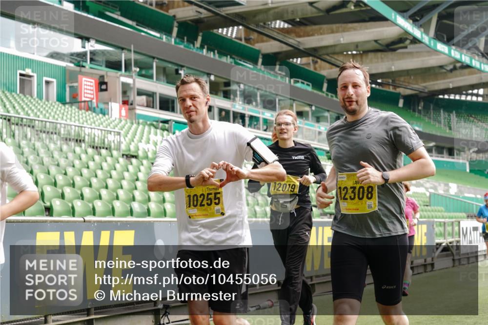 13.09.2026 - 21. swb-Marathon Bremen Michael Burmester http://msf.ph/oto/10455056 13.09.2026 10:32:40 Laufen im Stadion 10067, 10078, 10146, 10166, 10184, 10203, 10211, 10222, 10226, 10243, 10246, 10249, 10255, 10256, 10300, 10322, 10365, 10372, 10374, 10379, 10383, 10394, 10408, 10410, 10443, 10471, 10478, 10479, 10486, 10494, 10503, 10517, 10518, 10529, 10530, 10540, 10543, 10550, 10555, 10565, 10579, 10589, 10608, 10610, 10626, 10631, 10646, 10670, 10673, 10675, 10690, 10703, 10704, 10707, 10708, 10721, 10725, 10728, 10745, 10749, 10750, 10771, 10794 meine-sportfotos.de