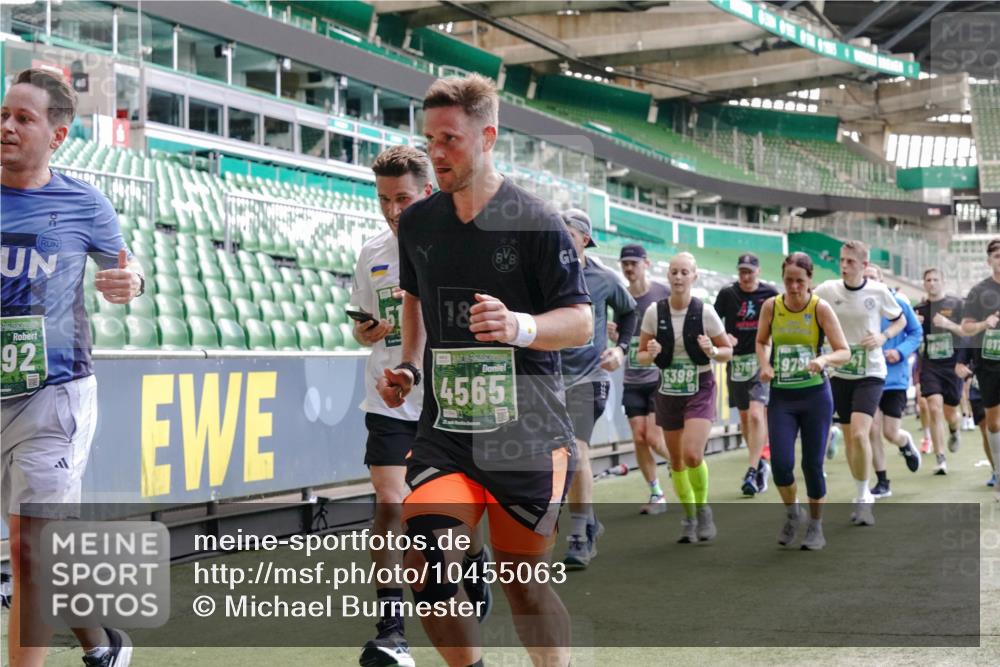 13.09.2026 - 21. swb-Marathon Bremen Michael Burmester http://msf.ph/oto/10455063 13.09.2026 13:10:51 Laufen im Stadion 164, 265, 373, 391, 448, 581, 869, 898, 984, 1180, 1738, 1855, 1867, 1894, 1952, 1967, 2202, 2232, 2268, 2281, 2284, 2299, 2330, 2333, 2339, 2342, 2353, 2432, 2443, 2471, 2525, 2530, 2531, 2553, 2573, 2589, 2594, 2654, 2669, 2682, 2714, 2717, 2784, 2785, 2804, 2819, 2836, 2907, 2920, 2932, 2976, 3026, 3032, 3063, 3082, 3086, 3089, 3122, 3159, 3174, 3207, 3208, 3291, 3316, 3333, 3352, 3370, 3398, 3409, 3410, 3470, 3549, 3707, 3769, 551 meine-sportfotos.de