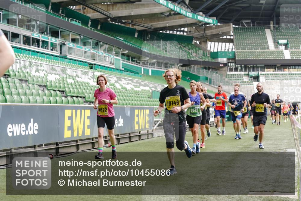 13.09.2026 - 21. swb-Marathon Bremen Michael Burmester http://msf.ph/oto/10455086 13.09.2026 10:32:41 Laufen im Stadion 10067, 10078, 10146, 10166, 10184, 10203, 10211, 10222, 10226, 10243, 10246, 10249, 10255, 10256, 10300, 10322, 10365, 10372, 10374, 10379, 10383, 10394, 10408, 10410, 10443, 10471, 10478, 10479, 10486, 10494, 10503, 10517, 10518, 10529, 10530, 10540, 10543, 10550, 10555, 10565, 10579, 10589, 10608, 10610, 10626, 10631, 10646, 10670, 10673, 10675, 10690, 10703, 10704, 10707, 10708, 10721, 10725, 10728, 10745, 10749, 10750, 10771, 10794 meine-sportfotos.de