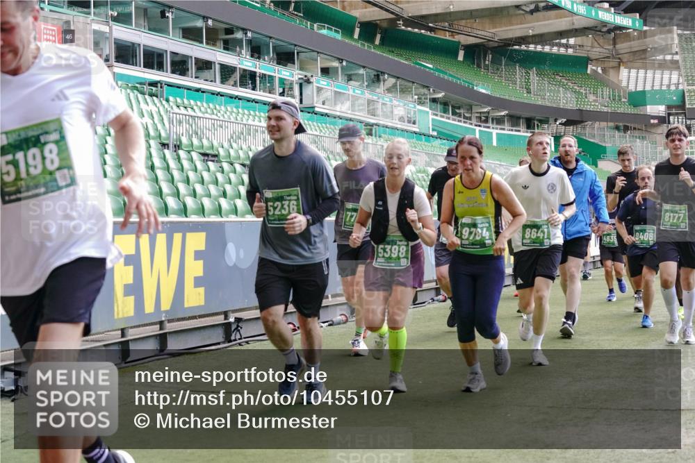 13.09.2026 - 21. swb-Marathon Bremen Michael Burmester http://msf.ph/oto/10455107 13.09.2026 13:10:52 Laufen im Stadion 164, 265, 373, 391, 448, 581, 703, 869, 898, 984, 1180, 1738, 1855, 1867, 1894, 1936, 1952, 1967, 2202, 2232, 2268, 2281, 2284, 2299, 2330, 2333, 2339, 2342, 2353, 2432, 2443, 2471, 2525, 2530, 2531, 2553, 2573, 2589, 2594, 2654, 2669, 2682, 2714, 2717, 2784, 2785, 2804, 2819, 2836, 2907, 2920, 2932, 2976, 3026, 3032, 3063, 3082, 3086, 3089, 3122, 3159, 3174, 3207, 3208, 3291, 3316, 3333, 3352, 3370, 3398, 3409, 3410, 3470, 3549, 3707, 3769, 551 meine-sportfotos.de
