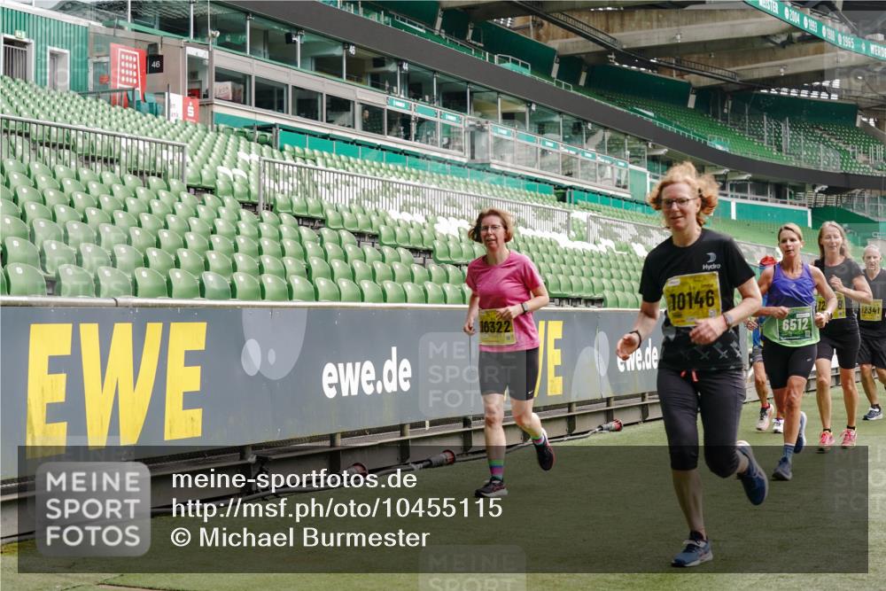 13.09.2026 - 21. swb-Marathon Bremen Michael Burmester http://msf.ph/oto/10455115 13.09.2026 10:32:42 Laufen im Stadion 10067, 10078, 10146, 10166, 10184, 10203, 10211, 10222, 10226, 10243, 10246, 10249, 10255, 10256, 10300, 10322, 10365, 10372, 10374, 10379, 10383, 10394, 10408, 10410, 10443, 10471, 10478, 10486, 10494, 10503, 10517, 10518, 10529, 10530, 10540, 10543, 10550, 10555, 10565, 10579, 10589, 10608, 10610, 10626, 10631, 10646, 10670, 10673, 10675, 10690, 10703, 10704, 10707, 10708, 10721, 10725, 10728, 10745, 10749, 10750, 10771, 10794 meine-sportfotos.de
