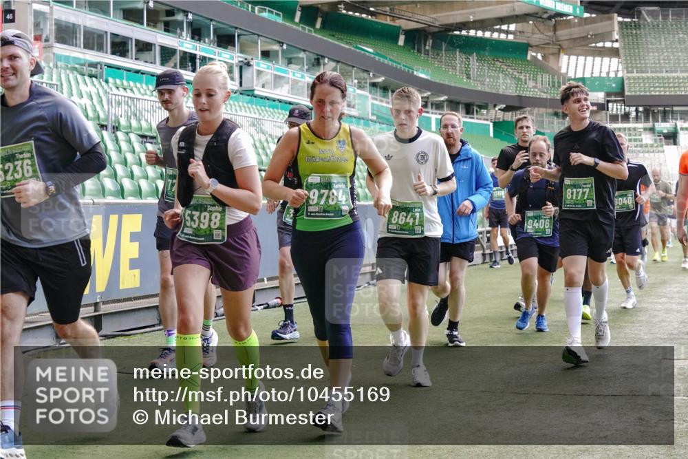 13.09.2026 - 21. swb-Marathon Bremen Michael Burmester http://msf.ph/oto/10455169 13.09.2026 13:10:53 Laufen im Stadion 164, 265, 373, 391, 448, 581, 703, 869, 898, 984, 1180, 1738, 1855, 1867, 1894, 1936, 1952, 1967, 2202, 2232, 2268, 2281, 2284, 2299, 2330, 2333, 2339, 2342, 2353, 2432, 2443, 2471, 2525, 2530, 2531, 2553, 2573, 2589, 2594, 2654, 2669, 2682, 2714, 2717, 2784, 2785, 2804, 2819, 2836, 2907, 2920, 2932, 2976, 3026, 3032, 3063, 3082, 3086, 3089, 3122, 3159, 3174, 3207, 3208, 3291, 3316, 3333, 3352, 3370, 3398, 3409, 3410, 3470, 3549, 3707, 3769, 551 meine-sportfotos.de