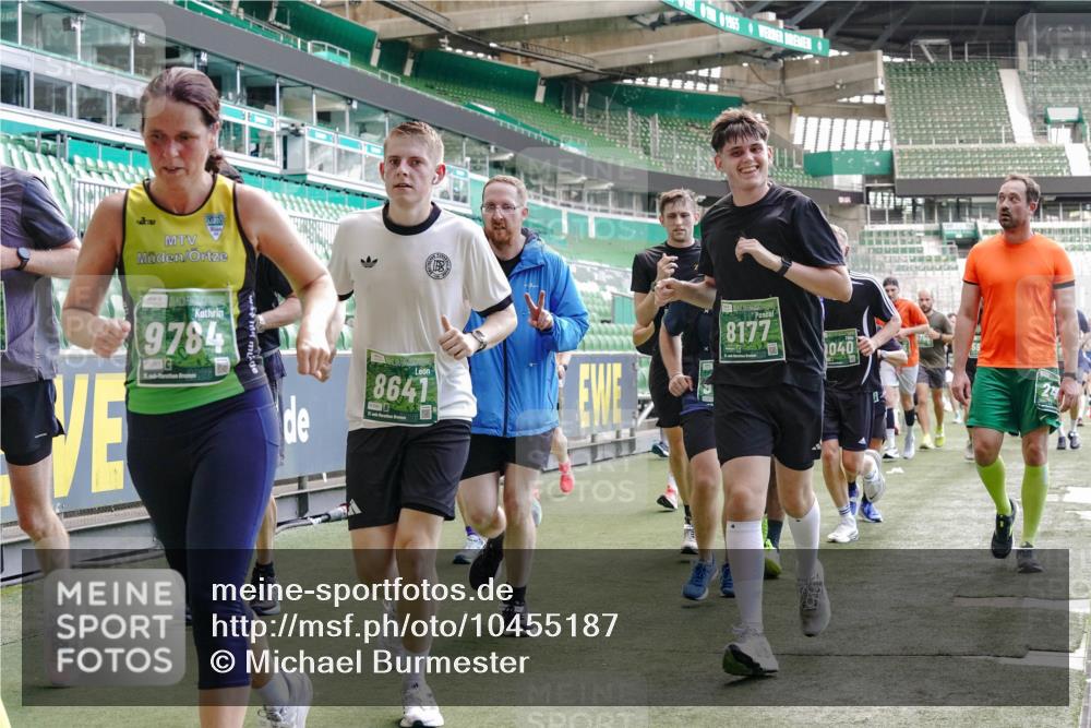 13.09.2026 - 21. swb-Marathon Bremen Michael Burmester http://msf.ph/oto/10455187 13.09.2026 13:10:54 Laufen im Stadion 164, 265, 373, 391, 448, 581, 703, 869, 898, 984, 1180, 1738, 1855, 1867, 1894, 1936, 1952, 1967, 2202, 2232, 2268, 2281, 2284, 2299, 2330, 2333, 2339, 2342, 2353, 2432, 2443, 2471, 2525, 2530, 2531, 2553, 2573, 2589, 2594, 2654, 2669, 2682, 2714, 2717, 2784, 2785, 2804, 2819, 2836, 2907, 2920, 2932, 2976, 3026, 3032, 3063, 3082, 3086, 3089, 3122, 3159, 3174, 3207, 3208, 3291, 3316, 3328, 3333, 3352, 3370, 3398, 3409, 3410, 3470, 3549, 3707, 3769, 551 meine-sportfotos.de