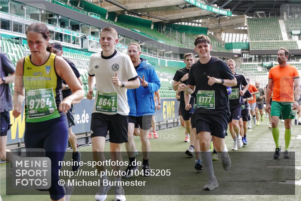 13.09.2026 - 21. swb-Marathon Bremen Michael Burmester http://msf.ph/oto/10455205 13.09.2026 13:10:54 Laufen im Stadion 164, 265, 373, 391, 448, 581, 703, 869, 898, 984, 1180, 1738, 1855, 1867, 1894, 1936, 1952, 1967, 2202, 2232, 2268, 2281, 2284, 2299, 2330, 2333, 2339, 2342, 2353, 2432, 2443, 2471, 2525, 2530, 2531, 2553, 2573, 2589, 2594, 2654, 2669, 2682, 2714, 2717, 2784, 2785, 2804, 2819, 2836, 2907, 2920, 2932, 2976, 3026, 3032, 3063, 3082, 3086, 3089, 3122, 3159, 3174, 3207, 3208, 3291, 3316, 3328, 3333, 3352, 3370, 3398, 3409, 3410, 3470, 3549, 3707, 3769, 551 meine-sportfotos.de