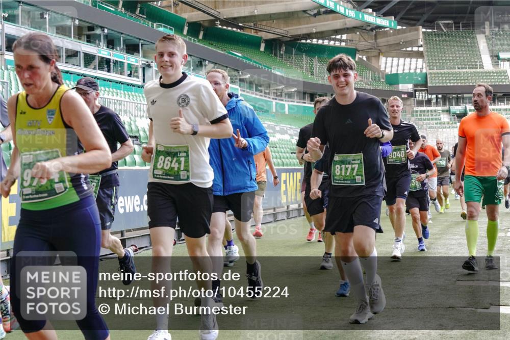 13.09.2026 - 21. swb-Marathon Bremen Michael Burmester http://msf.ph/oto/10455224 13.09.2026 13:10:54 Laufen im Stadion 164, 265, 373, 391, 448, 581, 703, 869, 898, 984, 1180, 1738, 1855, 1867, 1894, 1936, 1952, 1967, 2202, 2232, 2268, 2281, 2284, 2299, 2330, 2333, 2339, 2342, 2353, 2432, 2443, 2471, 2525, 2530, 2531, 2553, 2573, 2589, 2594, 2654, 2669, 2682, 2714, 2717, 2784, 2785, 2804, 2819, 2836, 2907, 2920, 2932, 2976, 3026, 3032, 3063, 3082, 3086, 3089, 3122, 3159, 3174, 3207, 3208, 3291, 3316, 3328, 3333, 3352, 3370, 3398, 3409, 3410, 3470, 3549, 3707, 3769, 551 meine-sportfotos.de
