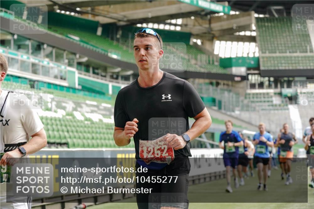 13.09.2026 - 21. swb-Marathon Bremen Michael Burmester http://msf.ph/oto/10455277 13.09.2026 12:52:50 Laufen im Stadion 102, 107, 145, 235, 313, 376, 541, 560, 615, 616, 683, 696, 734, 740, 755, 792, 863, 982, 985, 987, 1033, 1043, 1056, 1146, 1162, 1232, 1252, 1297, 1433, 1445, 1492, 1528, 1542, 1646, 1664, 1704, 1707, 1814, 1955, 2007, 2008, 2043, 2203, 2280, 2350, 2362, 2401, 2422, 2447, 2454, 2480, 2498, 2759, 2767, 2820, 2847, 2858, 2997, 3085, 3149, 3236, 3336, 3362, 3448, 3566, 3703, 3830, 3899, 3988, 4165, 4283, 4429, 4475, 4571, 4573, 4605, 4895, 5079, 5152, 5168, 5379 meine-sportfotos.de