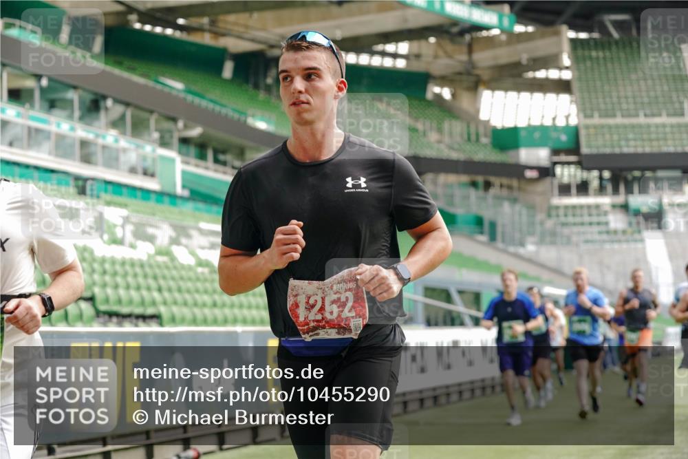 13.09.2026 - 21. swb-Marathon Bremen Michael Burmester http://msf.ph/oto/10455290 13.09.2026 12:52:50 Laufen im Stadion 102, 107, 145, 235, 313, 376, 541, 560, 615, 616, 683, 696, 734, 740, 755, 792, 863, 982, 985, 987, 1033, 1043, 1056, 1146, 1162, 1232, 1252, 1297, 1433, 1445, 1492, 1528, 1542, 1646, 1664, 1704, 1707, 1814, 1955, 2007, 2008, 2043, 2203, 2280, 2350, 2362, 2401, 2422, 2447, 2454, 2480, 2498, 2759, 2767, 2820, 2847, 2858, 2997, 3085, 3149, 3236, 3336, 3362, 3448, 3566, 3703, 3830, 3899, 3988, 4165, 4283, 4429, 4475, 4571, 4573, 4605, 4895, 5079, 5152, 5168, 5379 meine-sportfotos.de