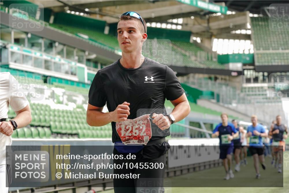13.09.2026 - 21. swb-Marathon Bremen Michael Burmester http://msf.ph/oto/10455300 13.09.2026 12:52:50 Laufen im Stadion 102, 107, 145, 235, 313, 376, 541, 560, 615, 616, 683, 696, 734, 740, 755, 792, 863, 982, 985, 987, 1033, 1043, 1056, 1146, 1162, 1232, 1252, 1297, 1433, 1445, 1492, 1528, 1542, 1646, 1664, 1704, 1707, 1814, 1955, 2007, 2008, 2043, 2203, 2280, 2350, 2362, 2401, 2422, 2447, 2454, 2480, 2498, 2759, 2767, 2820, 2847, 2858, 2997, 3085, 3149, 3236, 3336, 3362, 3448, 3566, 3703, 3830, 3899, 3988, 4165, 4283, 4429, 4475, 4571, 4573, 4605, 4895, 5079, 5152, 5168, 5379 meine-sportfotos.de