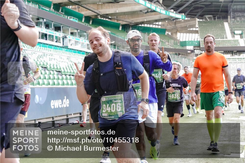 13.09.2026 - 21. swb-Marathon Bremen Michael Burmester http://msf.ph/oto/10455318 13.09.2026 13:10:56 Laufen im Stadion 164, 265, 373, 391, 448, 581, 703, 869, 984, 1180, 1738, 1855, 1867, 1894, 1936, 1952, 1967, 2202, 2232, 2268, 2281, 2284, 2299, 2330, 2333, 2339, 2342, 2353, 2432, 2443, 2525, 2530, 2531, 2553, 2573, 2589, 2594, 2654, 2659, 2669, 2682, 2714, 2717, 2784, 2785, 2804, 2819, 2822, 2836, 2907, 2920, 2932, 2976, 3026, 3027, 3032, 3063, 3082, 3086, 3089, 3122, 3159, 3174, 3207, 3208, 3291, 3328, 3333, 3352, 3370, 3398, 3409, 3410, 3470, 3549, 3769, 551 meine-sportfotos.de