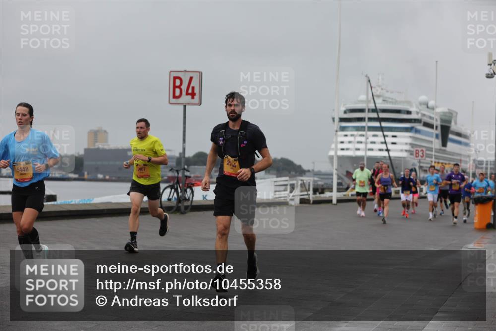 13.09.2026 - Kiel Lauf Andreas Tolksdorf http://msf.ph/oto/10455358 13.09.2026 11:55:39 Kiellinie 5448, 5407, 4, 214, 3 meine-sportfotos.de