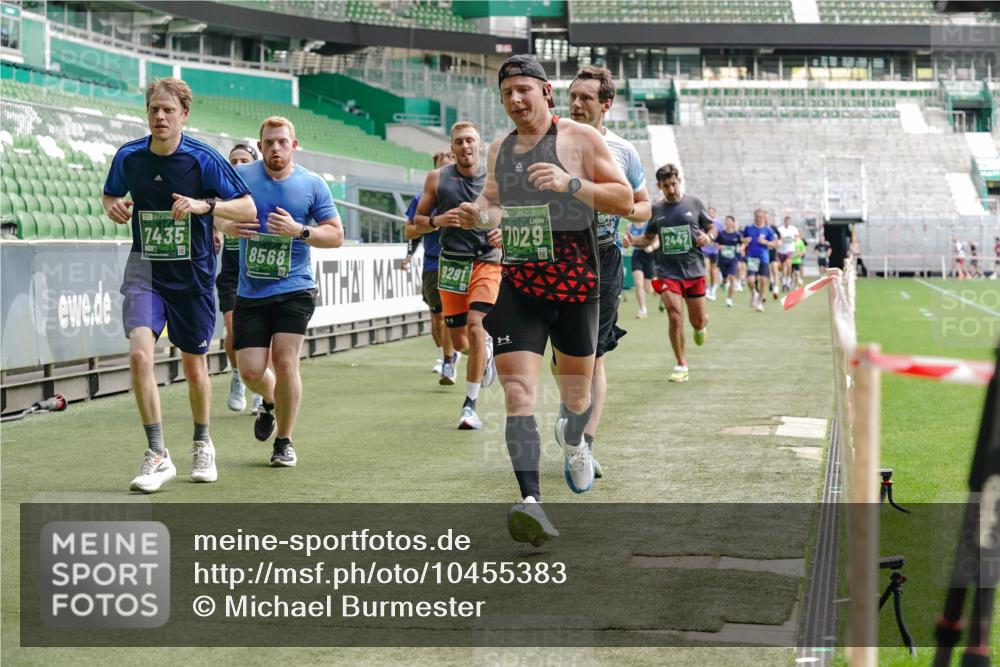 13.09.2026 - 21. swb-Marathon Bremen Michael Burmester http://msf.ph/oto/10455383 13.09.2026 12:52:54 Laufen im Stadion 102, 107, 145, 235, 313, 376, 541, 560, 615, 616, 683, 696, 734, 740, 755, 792, 863, 982, 985, 987, 1033, 1043, 1056, 1207, 1232, 1252, 1297, 1433, 1445, 1492, 1528, 1542, 1646, 1664, 1704, 1707, 1814, 1955, 2007, 2008, 2043, 2203, 2280, 2350, 2362, 2401, 2422, 2447, 2454, 2480, 2498, 2759, 2767, 2820, 2847, 2858, 2997, 3085, 3149, 3236, 3336, 3362, 3448, 3566, 3830, 3899, 3988, 4165, 4283, 4429, 4475, 4571, 4573, 4605, 4895, 5079, 5152, 5168, 5379 meine-sportfotos.de