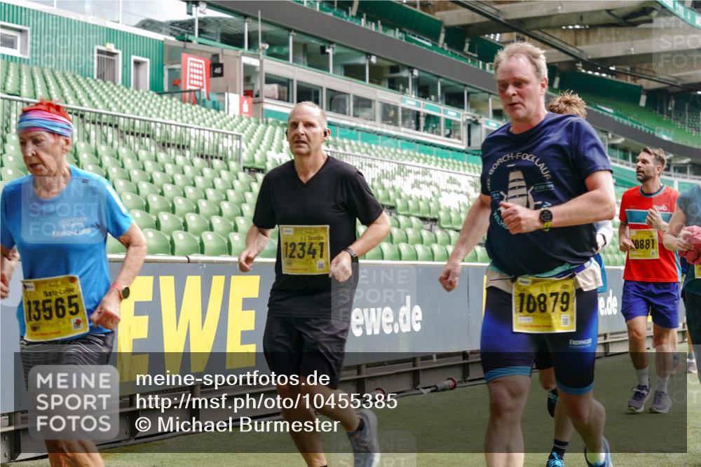 13.09.2026 - 21. swb-Marathon Bremen Michael Burmester http://msf.ph/oto/10455385 13.09.2026 10:32:46 Laufen im Stadion 10067, 10078, 10146, 10166, 10184, 10203, 10211, 10222, 10226, 10243, 10246, 10249, 10255, 10256, 10300, 10322, 10365, 10372, 10374, 10379, 10383, 10394, 10408, 10410, 10423, 10443, 10471, 10478, 10486, 10494, 10503, 10517, 10518, 10529, 10530, 10540, 10543, 10550, 10555, 10565, 10579, 10589, 10608, 10610, 10626, 10631, 10646, 10670, 10673, 10675, 10687, 10690, 10703, 10704, 10707, 10708, 10721, 10725, 10728, 10745, 10749, 10750, 10771, 10788, 10794, 10809 meine-sportfotos.de