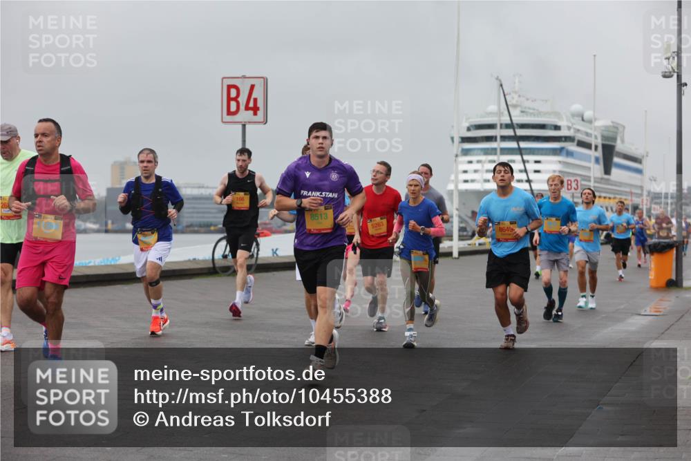 13.09.2026 - Kiel Lauf Andreas Tolksdorf http://msf.ph/oto/10455388 13.09.2026 11:55:48 Kiellinie 26, 38, 1260, 4, 166, 8513, 5263, 8649, 3 meine-sportfotos.de