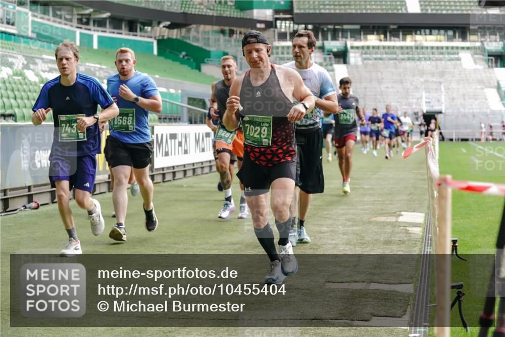 13.09.2026 - 21. swb-Marathon Bremen Michael Burmester http://msf.ph/oto/10455404 13.09.2026 12:52:54 Laufen im Stadion 102, 107, 145, 235, 313, 376, 541, 560, 615, 616, 683, 696, 734, 740, 755, 792, 863, 982, 985, 987, 1033, 1043, 1056, 1207, 1232, 1252, 1297, 1433, 1445, 1492, 1528, 1542, 1646, 1664, 1704, 1707, 1814, 1955, 2007, 2008, 2043, 2203, 2280, 2350, 2362, 2401, 2422, 2447, 2454, 2480, 2498, 2759, 2767, 2820, 2847, 2858, 2997, 3085, 3149, 3236, 3336, 3362, 3448, 3566, 3830, 3899, 3988, 4165, 4283, 4429, 4475, 4571, 4573, 4605, 4895, 5079, 5152, 5168, 5379 meine-sportfotos.de