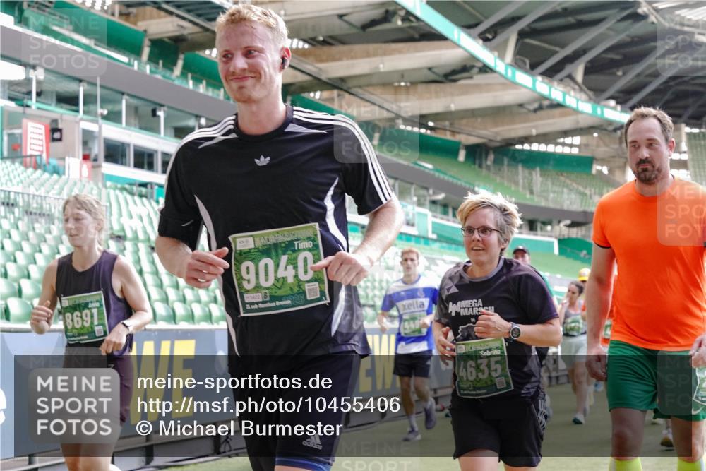 13.09.2026 - 21. swb-Marathon Bremen Michael Burmester http://msf.ph/oto/10455406 13.09.2026 13:10:57 Laufen im Stadion 164, 265, 373, 448, 581, 703, 869, 984, 1113, 1180, 1738, 1855, 1867, 1894, 1936, 1952, 1967, 2202, 2232, 2268, 2281, 2284, 2299, 2330, 2333, 2339, 2342, 2353, 2432, 2443, 2525, 2530, 2531, 2553, 2573, 2589, 2594, 2654, 2659, 2669, 2682, 2714, 2717, 2784, 2785, 2804, 2819, 2822, 2836, 2907, 2920, 2932, 2976, 3026, 3027, 3032, 3063, 3079, 3082, 3086, 3089, 3122, 3159, 3174, 3207, 3208, 3291, 3328, 3333, 3352, 3370, 3398, 3409, 3410, 3470, 3549, 3769, 551 meine-sportfotos.de