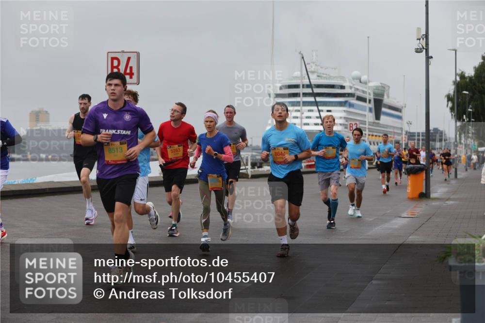 13.09.2026 - Kiel Lauf Andreas Tolksdorf http://msf.ph/oto/10455407 13.09.2026 11:55:49 Kiellinie 4, 39, 8513, 5263, 39, 864, 3 meine-sportfotos.de