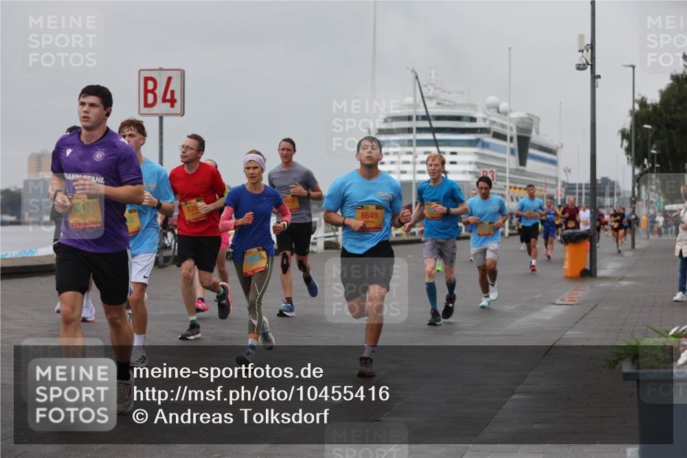 13.09.2026 - Kiel Lauf Andreas Tolksdorf http://msf.ph/oto/10455416 13.09.2026 11:55:49 Kiellinie 4, 39, 8513, 526, 1823, 8649 meine-sportfotos.de