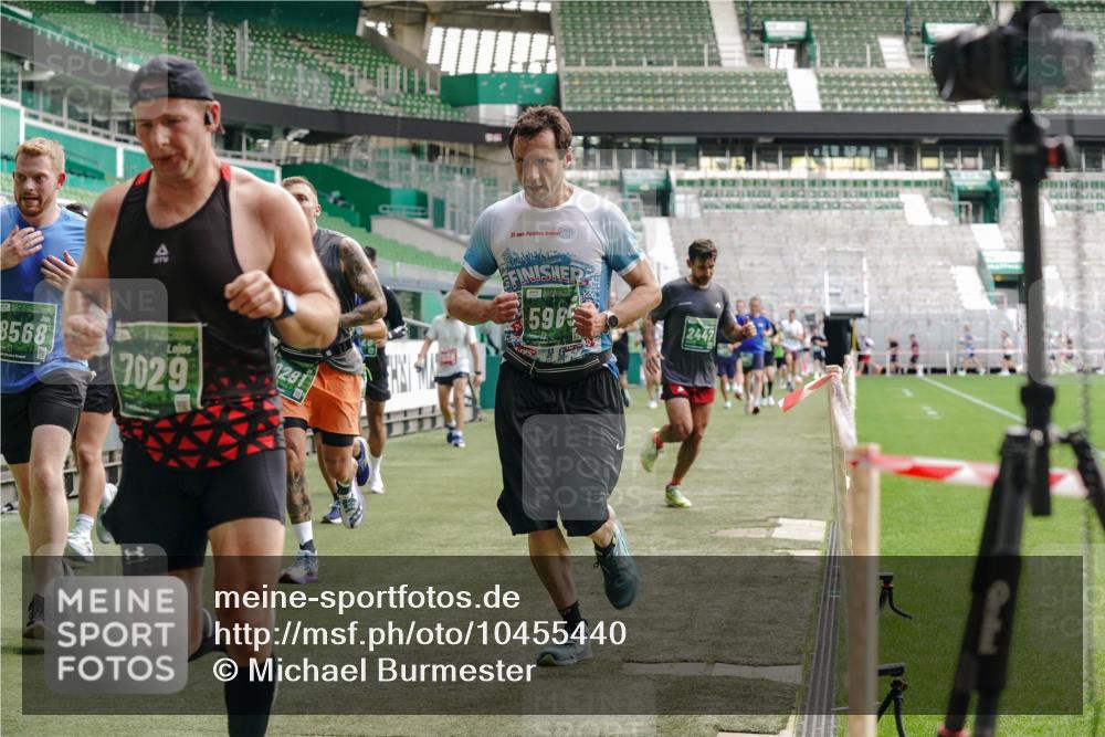 13.09.2026 - 21. swb-Marathon Bremen Michael Burmester http://msf.ph/oto/10455440 13.09.2026 12:52:55 Laufen im Stadion 102, 107, 145, 235, 313, 376, 541, 560, 615, 616, 683, 696, 734, 740, 755, 792, 863, 982, 985, 987, 1033, 1043, 1056, 1207, 1232, 1252, 1297, 1433, 1445, 1492, 1528, 1542, 1646, 1664, 1704, 1707, 1814, 1955, 2007, 2008, 2043, 2203, 2280, 2350, 2362, 2401, 2422, 2447, 2454, 2480, 2498, 2759, 2767, 2820, 2847, 2858, 2997, 3085, 3149, 3236, 3336, 3362, 3448, 3566, 3830, 3899, 3988, 4165, 4283, 4429, 4475, 4571, 4573, 4605, 4895, 5079, 5152, 5168, 5379 meine-sportfotos.de