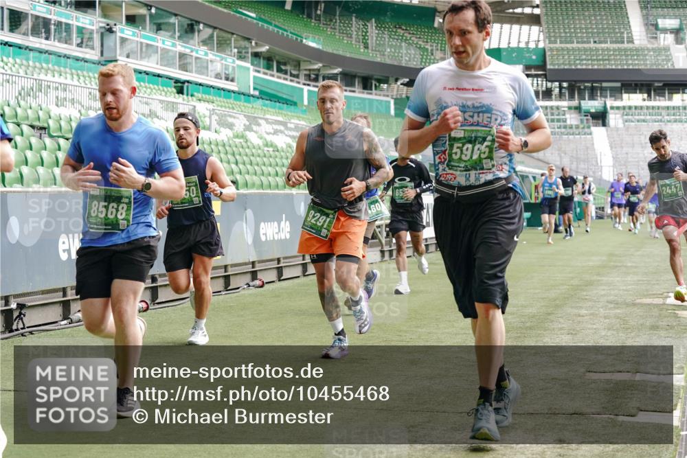 13.09.2026 - 21. swb-Marathon Bremen Michael Burmester http://msf.ph/oto/10455468 13.09.2026 12:52:56 Laufen im Stadion 102, 107, 145, 235, 313, 376, 541, 560, 615, 616, 683, 696, 734, 740, 755, 792, 863, 982, 985, 987, 1033, 1043, 1056, 1207, 1232, 1252, 1297, 1433, 1445, 1492, 1528, 1542, 1646, 1664, 1704, 1707, 1814, 1955, 2007, 2008, 2043, 2203, 2280, 2350, 2362, 2401, 2422, 2447, 2454, 2480, 2498, 2759, 2767, 2820, 2847, 2858, 2997, 3085, 3149, 3236, 3336, 3362, 3448, 3566, 3830, 3899, 3988, 4165, 4283, 4429, 4475, 4571, 4573, 4605, 5079, 5152, 5168, 5379 meine-sportfotos.de
