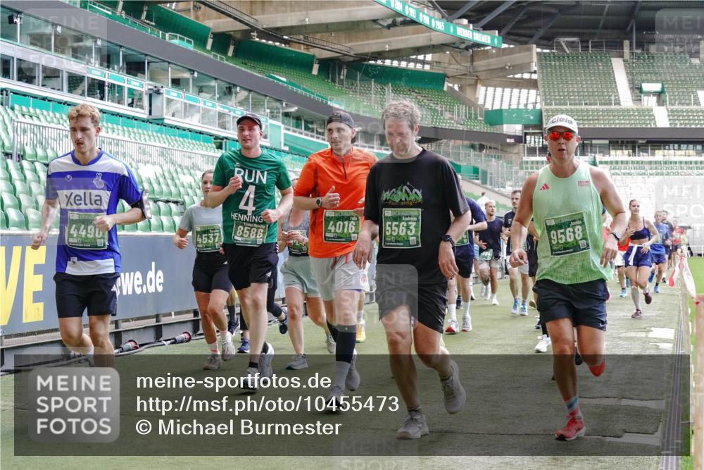 13.09.2026 - 21. swb-Marathon Bremen Michael Burmester http://msf.ph/oto/10455473 13.09.2026 13:10:59 Laufen im Stadion 164, 265, 373, 448, 581, 703, 869, 984, 1113, 1180, 1738, 1851, 1855, 1867, 1894, 1936, 1952, 1967, 2202, 2232, 2268, 2281, 2284, 2299, 2330, 2333, 2339, 2342, 2353, 2432, 2443, 2525, 2530, 2531, 2553, 2573, 2589, 2594, 2654, 2659, 2669, 2682, 2714, 2717, 2784, 2785, 2804, 2819, 2822, 2836, 2907, 2920, 2932, 2976, 3026, 3027, 3032, 3063, 3079, 3082, 3086, 3089, 3122, 3159, 3174, 3207, 3208, 3291, 3328, 3352, 3370, 3398, 3409, 3410, 3470, 3549, 3769, 551 meine-sportfotos.de