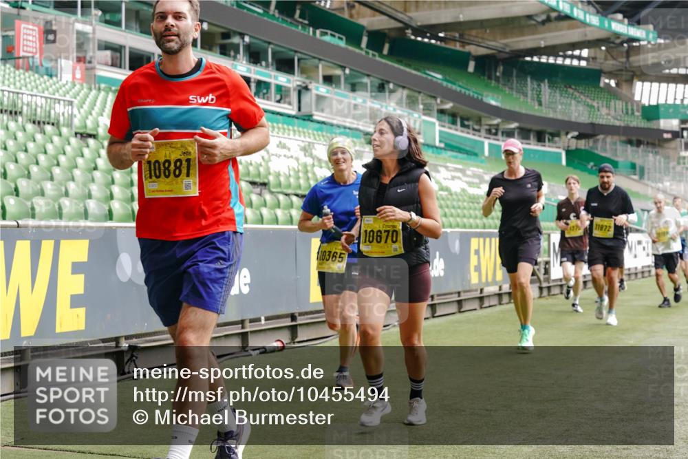 13.09.2026 - 21. swb-Marathon Bremen Michael Burmester http://msf.ph/oto/10455494 13.09.2026 10:32:48 Laufen im Stadion 10067, 10078, 10146, 10166, 10184, 10203, 10211, 10222, 10226, 10236, 10243, 10246, 10249, 10255, 10256, 10300, 10322, 10365, 10372, 10374, 10379, 10383, 10394, 10408, 10410, 10423, 10443, 10486, 10494, 10503, 10517, 10518, 10529, 10530, 10540, 10543, 10550, 10555, 10565, 10589, 10608, 10610, 10626, 10631, 10646, 10670, 10673, 10675, 10687, 10690, 10703, 10704, 10707, 10708, 10721, 10725, 10728, 10745, 10749, 10750, 10771, 10788, 10794, 10809 meine-sportfotos.de