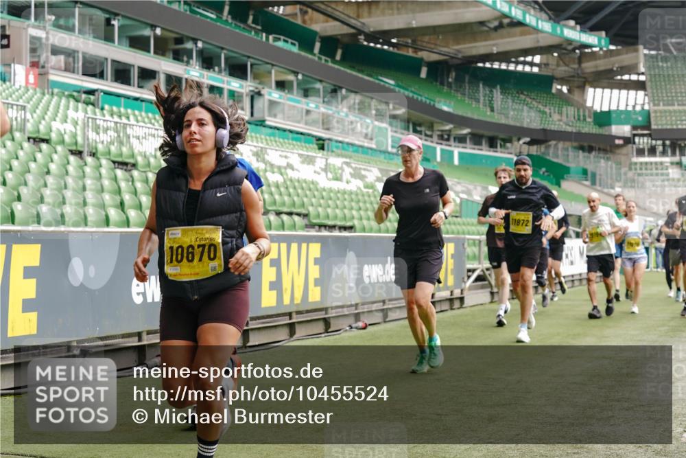 13.09.2026 - 21. swb-Marathon Bremen Michael Burmester http://msf.ph/oto/10455524 13.09.2026 10:32:49 Laufen im Stadion 10067, 10078, 10146, 10166, 10184, 10203, 10211, 10222, 10226, 10236, 10243, 10246, 10249, 10255, 10256, 10300, 10322, 10365, 10372, 10374, 10379, 10383, 10394, 10408, 10410, 10423, 10443, 10486, 10494, 10503, 10517, 10518, 10529, 10530, 10540, 10543, 10550, 10555, 10565, 10589, 10608, 10610, 10626, 10631, 10646, 10670, 10673, 10675, 10687, 10690, 10703, 10704, 10707, 10708, 10721, 10725, 10728, 10745, 10749, 10750, 10771, 10788, 10794, 10809 meine-sportfotos.de