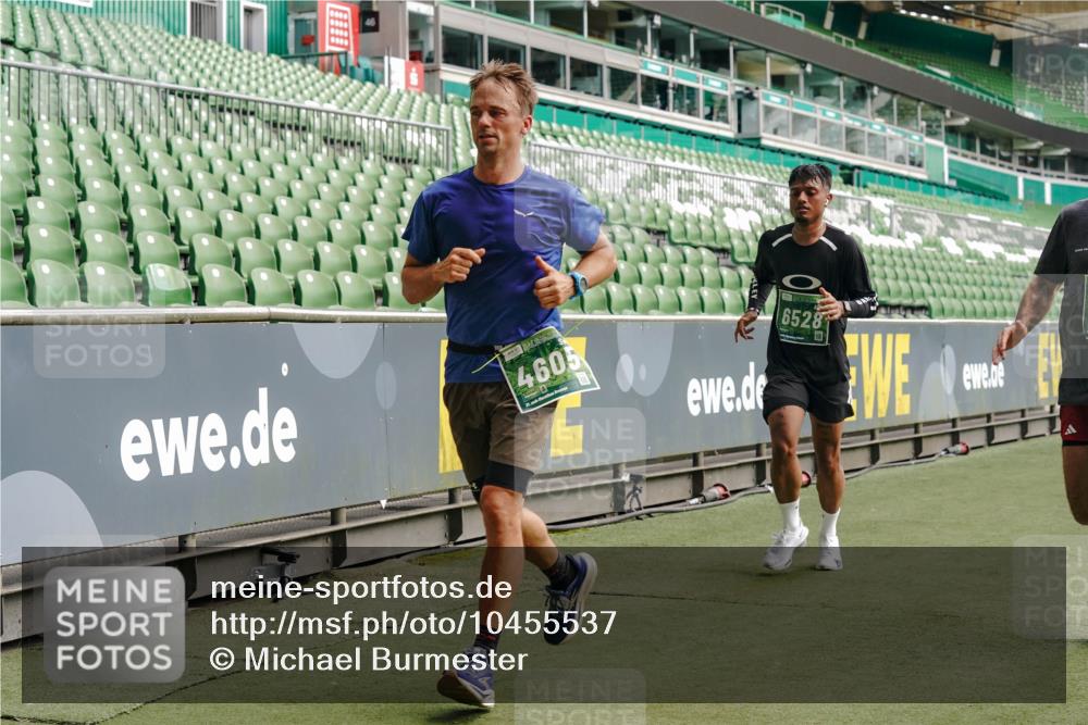 13.09.2026 - 21. swb-Marathon Bremen Michael Burmester http://msf.ph/oto/10455537 13.09.2026 12:52:58 Laufen im Stadion 102, 107, 145, 235, 313, 376, 541, 560, 615, 616, 683, 696, 734, 740, 755, 792, 863, 982, 985, 987, 1033, 1043, 1056, 1207, 1232, 1252, 1297, 1433, 1445, 1492, 1528, 1542, 1646, 1664, 1704, 1707, 1814, 1955, 2007, 2008, 2043, 2203, 2280, 2350, 2362, 2401, 2422, 2447, 2454, 2480, 2498, 2759, 2767, 2820, 2847, 2858, 2997, 3085, 3149, 3236, 3336, 3362, 3448, 3566, 3830, 3899, 3988, 4165, 4283, 4429, 4475, 4571, 4573, 4605, 5079, 5152, 5168, 5379 meine-sportfotos.de
