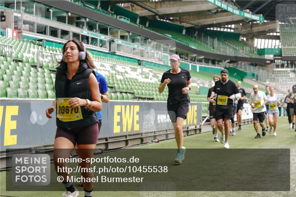 13.09.2026 - 21. swb-Marathon Bremen Michael Burmester http://msf.ph/oto/10455538 13.09.2026 10:32:49 Laufen im Stadion 10067, 10078, 10146, 10166, 10184, 10203, 10211, 10222, 10226, 10236, 10243, 10246, 10249, 10255, 10256, 10300, 10322, 10365, 10372, 10374, 10379, 10383, 10394, 10408, 10410, 10423, 10443, 10486, 10494, 10503, 10517, 10518, 10529, 10530, 10540, 10543, 10550, 10555, 10565, 10589, 10608, 10610, 10626, 10631, 10646, 10670, 10673, 10675, 10687, 10690, 10703, 10704, 10707, 10708, 10721, 10725, 10728, 10745, 10749, 10750, 10771, 10788, 10794, 10809 meine-sportfotos.de