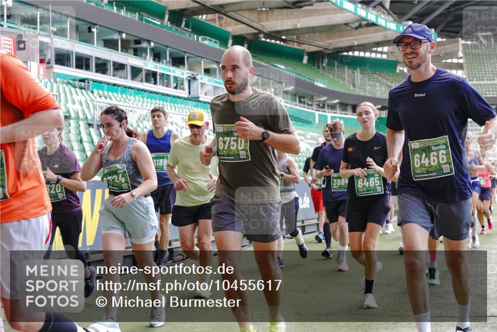 13.09.2026 - 21. swb-Marathon Bremen Michael Burmester http://msf.ph/oto/10455617 13.09.2026 13:11:01 Laufen im Stadion 164, 265, 373, 448, 581, 703, 869, 984, 1113, 1180, 1738, 1851, 1855, 1867, 1894, 1936, 1952, 1967, 2202, 2232, 2268, 2281, 2284, 2299, 2330, 2333, 2339, 2342, 2353, 2426, 2432, 2443, 2530, 2531, 2553, 2573, 2589, 2594, 2654, 2659, 2669, 2682, 2714, 2717, 2784, 2785, 2804, 2819, 2822, 2836, 2907, 2920, 2932, 2976, 3026, 3027, 3032, 3063, 3079, 3082, 3086, 3089, 3122, 3159, 3174, 3207, 3208, 3291, 3328, 3352, 3370, 3409, 3410, 3470, 3549, 3769, 551 meine-sportfotos.de