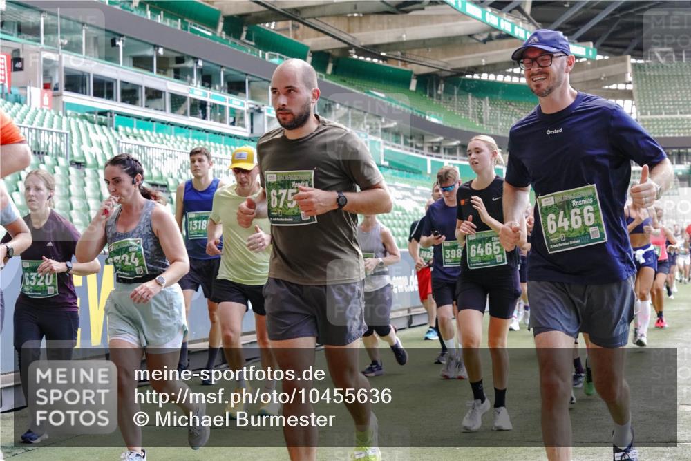 13.09.2026 - 21. swb-Marathon Bremen Michael Burmester http://msf.ph/oto/10455636 13.09.2026 13:11:01 Laufen im Stadion 164, 265, 373, 448, 581, 703, 869, 984, 1113, 1180, 1738, 1851, 1855, 1867, 1894, 1936, 1952, 1967, 2202, 2232, 2268, 2281, 2284, 2299, 2330, 2333, 2339, 2342, 2353, 2426, 2432, 2443, 2530, 2531, 2553, 2573, 2589, 2594, 2654, 2659, 2669, 2682, 2714, 2717, 2784, 2785, 2804, 2819, 2822, 2836, 2907, 2920, 2932, 2976, 3026, 3027, 3032, 3063, 3079, 3082, 3086, 3089, 3122, 3159, 3174, 3207, 3208, 3291, 3328, 3352, 3370, 3409, 3410, 3470, 3549, 3769, 551 meine-sportfotos.de