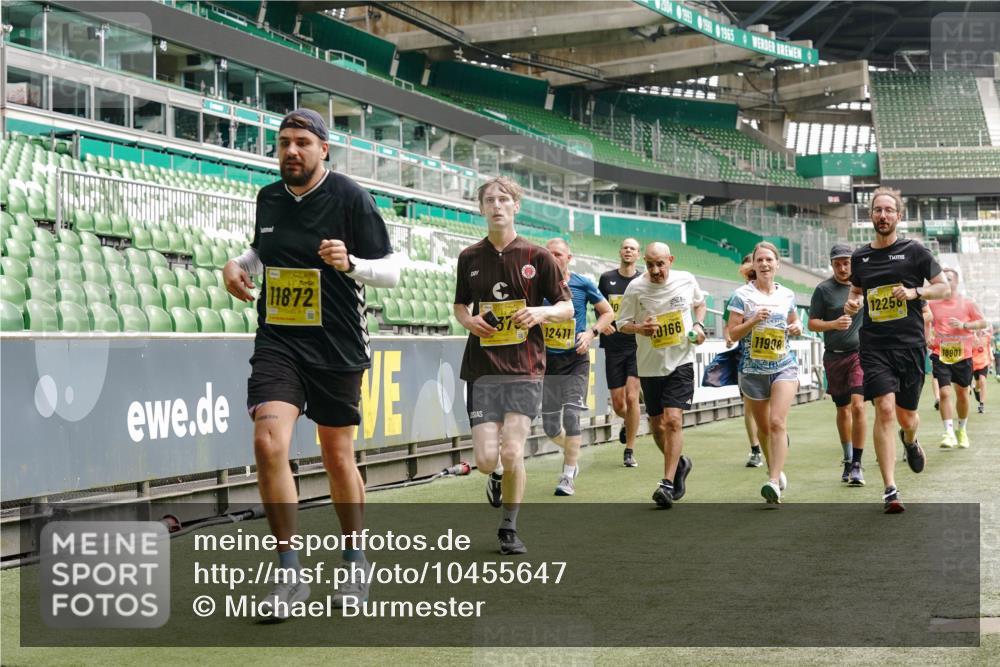 13.09.2026 - 21. swb-Marathon Bremen Michael Burmester http://msf.ph/oto/10455647 13.09.2026 10:32:52 Laufen im Stadion 10067, 10078, 10146, 10166, 10184, 10203, 10211, 10226, 10236, 10243, 10246, 10249, 10255, 10256, 10300, 10322, 10365, 10372, 10374, 10379, 10383, 10394, 10408, 10410, 10423, 10443, 10486, 10494, 10503, 10517, 10518, 10529, 10530, 10540, 10543, 10550, 10555, 10565, 10578, 10589, 10608, 10610, 10626, 10631, 10646, 10670, 10673, 10675, 10687, 10690, 10703, 10704, 10707, 10721, 10725, 10728, 10745, 10749, 10750, 10771, 10788, 10794, 10809 meine-sportfotos.de