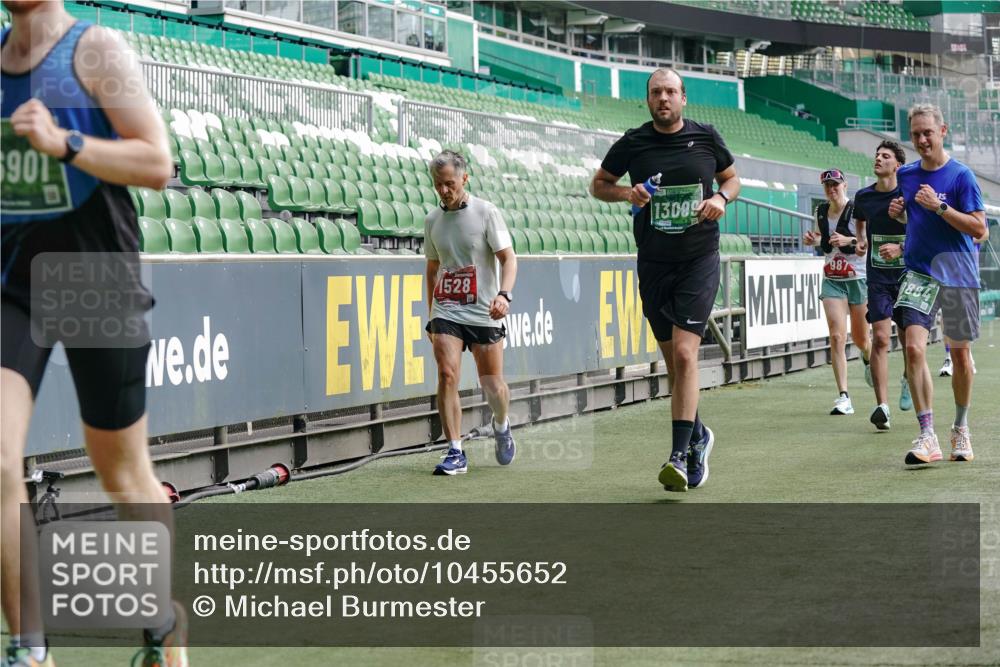 13.09.2026 - 21. swb-Marathon Bremen Michael Burmester http://msf.ph/oto/10455652 13.09.2026 12:53:05 Laufen im Stadion 102, 107, 145, 235, 313, 376, 541, 560, 615, 616, 675, 683, 696, 734, 740, 755, 792, 863, 982, 985, 987, 1033, 1043, 1056, 1207, 1232, 1252, 1297, 1433, 1445, 1492, 1528, 1542, 1646, 1664, 1704, 1707, 1814, 1955, 2007, 2008, 2043, 2055, 2203, 2280, 2350, 2362, 2401, 2422, 2454, 2480, 2498, 2623, 2767, 2820, 2847, 2858, 2997, 3085, 3149, 3236, 3336, 3362, 3448, 3566, 3830, 3899, 3988, 4283, 4429, 4475, 4573, 4605, 5152, 5379 meine-sportfotos.de