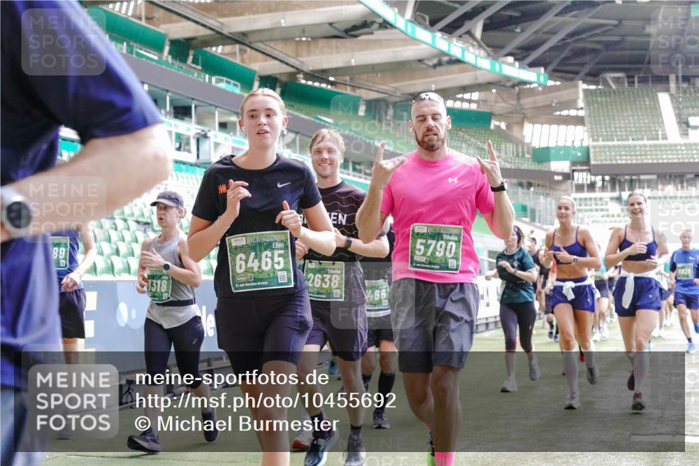 13.09.2026 - 21. swb-Marathon Bremen Michael Burmester http://msf.ph/oto/10455692 13.09.2026 13:11:02 Laufen im Stadion 164, 265, 373, 448, 581, 703, 869, 984, 1113, 1180, 1738, 1851, 1855, 1867, 1894, 1936, 1952, 1967, 2202, 2232, 2268, 2281, 2284, 2299, 2330, 2333, 2339, 2342, 2353, 2426, 2432, 2443, 2530, 2531, 2553, 2573, 2589, 2594, 2654, 2659, 2669, 2682, 2714, 2717, 2784, 2785, 2804, 2819, 2822, 2836, 2907, 2920, 2932, 2976, 3026, 3027, 3063, 3079, 3082, 3086, 3089, 3122, 3159, 3174, 3207, 3208, 3291, 3328, 3352, 3370, 3409, 3410, 3470, 3549, 3769, 551 meine-sportfotos.de