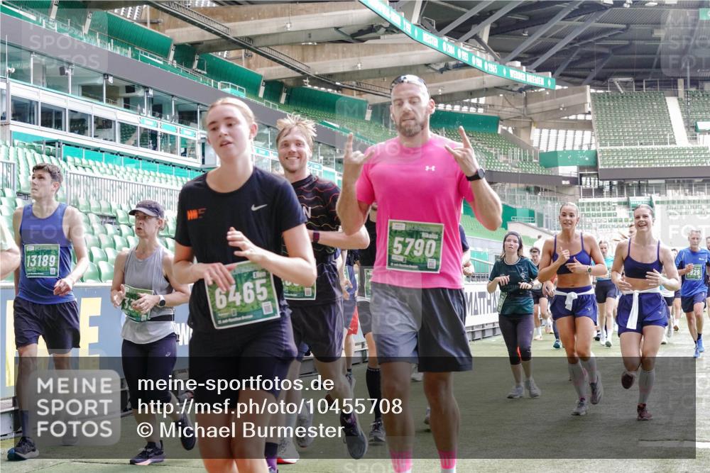 13.09.2026 - 21. swb-Marathon Bremen Michael Burmester http://msf.ph/oto/10455708 13.09.2026 13:11:03 Laufen im Stadion 164, 265, 373, 448, 581, 703, 869, 984, 1113, 1180, 1738, 1851, 1855, 1867, 1894, 1936, 1952, 1967, 2202, 2232, 2268, 2281, 2284, 2299, 2330, 2333, 2339, 2342, 2353, 2426, 2432, 2443, 2530, 2531, 2553, 2573, 2589, 2594, 2654, 2659, 2669, 2682, 2714, 2717, 2784, 2785, 2804, 2819, 2822, 2836, 2907, 2920, 2932, 2976, 3026, 3027, 3063, 3079, 3082, 3086, 3089, 3122, 3159, 3174, 3207, 3208, 3291, 3328, 3349, 3352, 3370, 3409, 3410, 3470, 3549, 3769, 551 meine-sportfotos.de