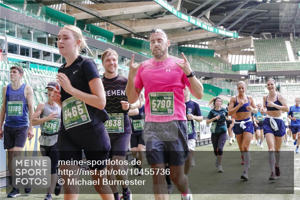 13.09.2026 - 21. swb-Marathon Bremen Michael Burmester http://msf.ph/oto/10455736 13.09.2026 13:11:03 Laufen im Stadion 164, 265, 373, 448, 581, 703, 869, 984, 1113, 1180, 1738, 1851, 1855, 1867, 1894, 1936, 1952, 1967, 2202, 2232, 2268, 2281, 2284, 2299, 2330, 2333, 2339, 2342, 2353, 2426, 2432, 2443, 2530, 2531, 2553, 2573, 2589, 2594, 2654, 2659, 2669, 2682, 2714, 2717, 2784, 2785, 2804, 2819, 2822, 2836, 2907, 2920, 2932, 2976, 3026, 3027, 3063, 3079, 3082, 3086, 3089, 3122, 3159, 3174, 3207, 3208, 3291, 3328, 3349, 3352, 3370, 3409, 3410, 3470, 3549, 3769, 551 meine-sportfotos.de