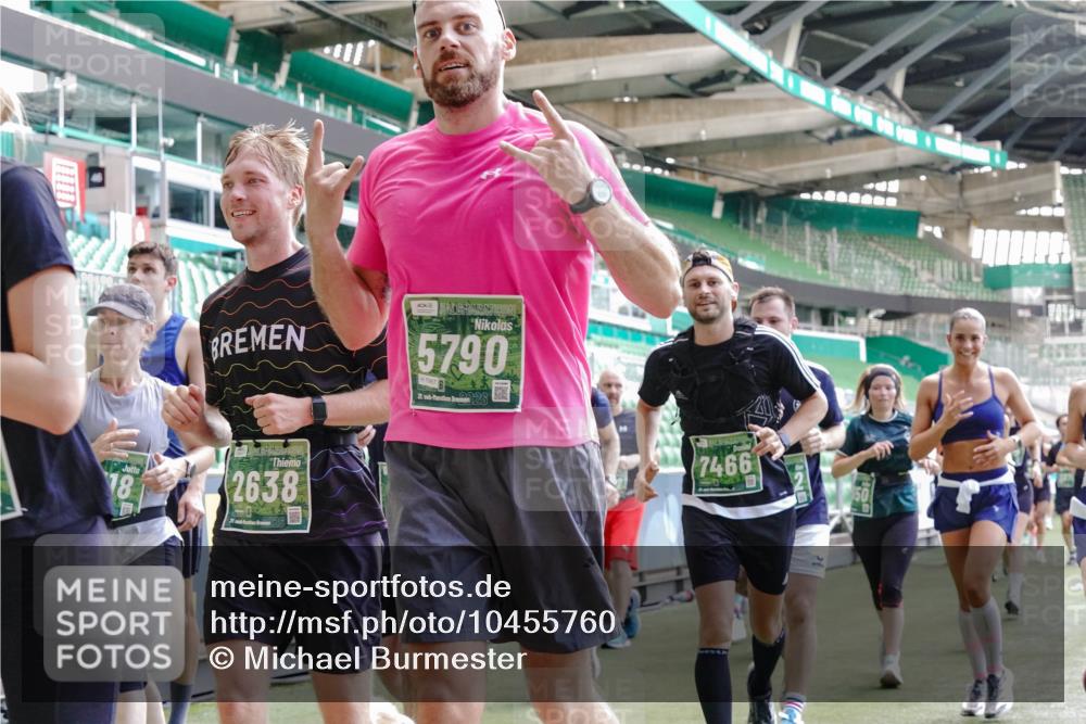 13.09.2026 - 21. swb-Marathon Bremen Michael Burmester http://msf.ph/oto/10455760 13.09.2026 13:11:03 Laufen im Stadion 164, 265, 373, 448, 581, 703, 869, 984, 1113, 1180, 1738, 1851, 1855, 1867, 1894, 1936, 1952, 1967, 2202, 2232, 2268, 2281, 2284, 2299, 2330, 2333, 2339, 2342, 2353, 2426, 2432, 2443, 2530, 2531, 2553, 2573, 2589, 2594, 2654, 2659, 2669, 2682, 2714, 2717, 2784, 2785, 2804, 2819, 2822, 2836, 2907, 2920, 2932, 2976, 3026, 3027, 3063, 3079, 3082, 3086, 3089, 3122, 3159, 3174, 3207, 3208, 3291, 3328, 3349, 3352, 3370, 3409, 3410, 3470, 3549, 3769, 551 meine-sportfotos.de