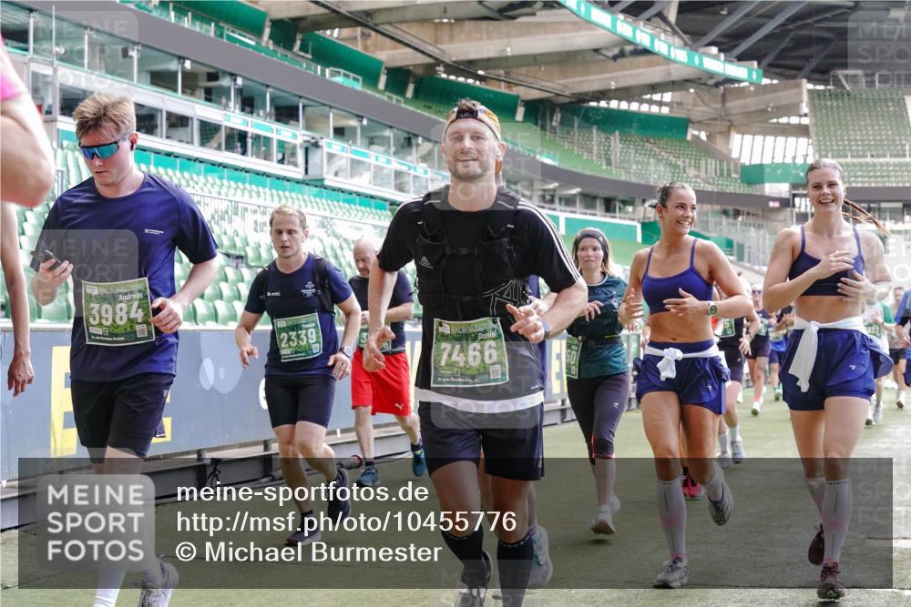 13.09.2026 - 21. swb-Marathon Bremen Michael Burmester http://msf.ph/oto/10455776 13.09.2026 13:11:04 Laufen im Stadion 164, 265, 373, 448, 581, 703, 869, 984, 1113, 1180, 1738, 1851, 1855, 1867, 1894, 1936, 1952, 1967, 2202, 2232, 2248, 2268, 2281, 2284, 2299, 2330, 2333, 2339, 2342, 2353, 2426, 2432, 2443, 2530, 2531, 2553, 2573, 2589, 2594, 2654, 2659, 2669, 2682, 2714, 2717, 2784, 2785, 2804, 2819, 2822, 2836, 2907, 2920, 2932, 2976, 3026, 3027, 3063, 3079, 3082, 3086, 3089, 3122, 3159, 3174, 3207, 3208, 3291, 3328, 3349, 3352, 3370, 3409, 3410, 3470, 3549, 3769, 551 meine-sportfotos.de