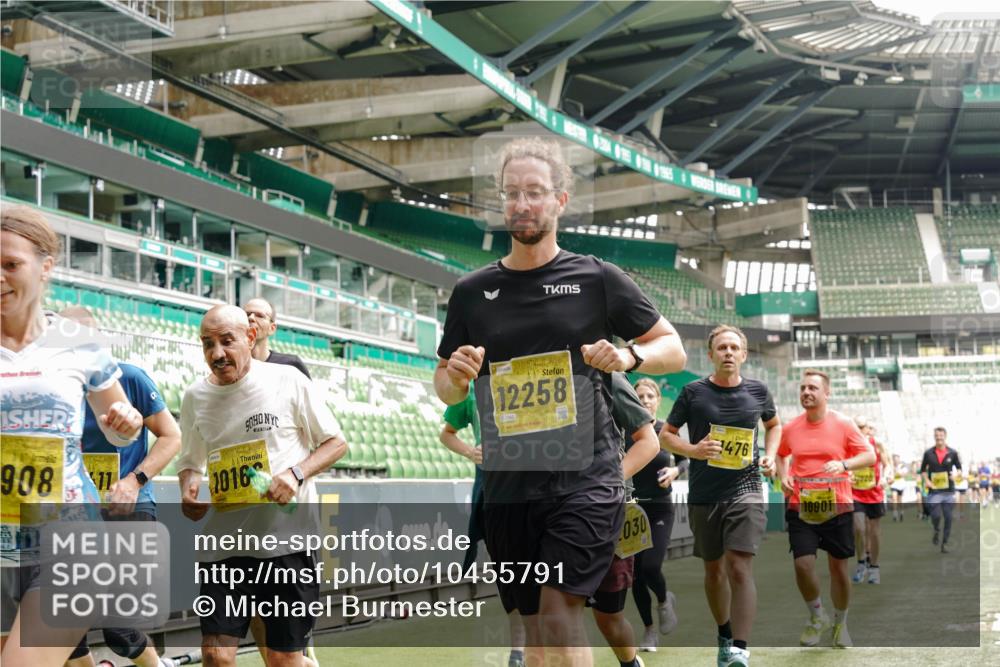 13.09.2026 - 21. swb-Marathon Bremen Michael Burmester http://msf.ph/oto/10455791 13.09.2026 10:32:54 Laufen im Stadion 10067, 10078, 10166, 10184, 10203, 10211, 10226, 10236, 10243, 10246, 10249, 10255, 10256, 10300, 10322, 10365, 10372, 10374, 10379, 10383, 10394, 10408, 10410, 10423, 10428, 10443, 10486, 10494, 10503, 10517, 10518, 10529, 10530, 10540, 10543, 10550, 10555, 10565, 10578, 10589, 10608, 10610, 10631, 10646, 10670, 10673, 10675, 10687, 10690, 10703, 10704, 10707, 10721, 10725, 10728, 10745, 10749, 10750, 10771, 10788, 10794, 10809 meine-sportfotos.de