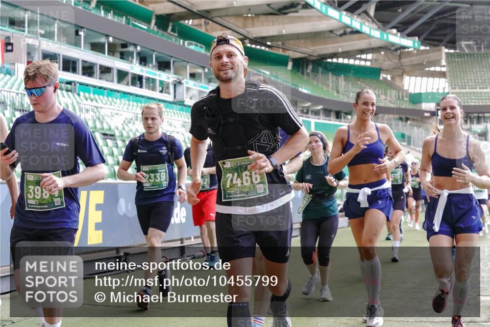 13.09.2026 - 21. swb-Marathon Bremen Michael Burmester http://msf.ph/oto/10455799 13.09.2026 13:11:04 Laufen im Stadion 164, 265, 373, 448, 581, 703, 869, 984, 1113, 1180, 1738, 1851, 1855, 1867, 1894, 1936, 1952, 1967, 2202, 2232, 2248, 2268, 2281, 2284, 2299, 2330, 2333, 2339, 2342, 2353, 2426, 2432, 2443, 2530, 2531, 2553, 2573, 2589, 2594, 2654, 2659, 2669, 2682, 2714, 2717, 2784, 2785, 2804, 2819, 2822, 2836, 2907, 2920, 2932, 2976, 3026, 3027, 3063, 3079, 3082, 3086, 3089, 3122, 3159, 3174, 3207, 3208, 3291, 3328, 3349, 3352, 3370, 3409, 3410, 3470, 3549, 3769, 551 meine-sportfotos.de