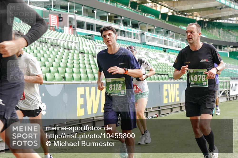 13.09.2026 - 21. swb-Marathon Bremen Michael Burmester http://msf.ph/oto/10455800 13.09.2026 12:53:09 Laufen im Stadion 102, 107, 145, 235, 313, 376, 472, 541, 560, 615, 616, 675, 683, 696, 734, 740, 755, 792, 863, 982, 985, 987, 1033, 1043, 1056, 1076, 1207, 1232, 1252, 1297, 1433, 1445, 1468, 1492, 1528, 1542, 1646, 1664, 1704, 1707, 1814, 1955, 2007, 2008, 2043, 2055, 2203, 2280, 2350, 2362, 2401, 2422, 2454, 2480, 2498, 2623, 2767, 2820, 2847, 2858, 2997, 3085, 3149, 3236, 3336, 3362, 3413, 3448, 3566, 3830, 3899, 3988, 4283, 4475, 4573, 4605, 5152 meine-sportfotos.de