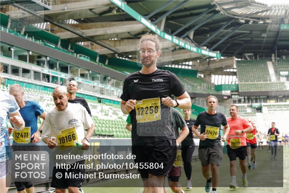13.09.2026 - 21. swb-Marathon Bremen Michael Burmester http://msf.ph/oto/10455804 13.09.2026 10:32:54 Laufen im Stadion 10067, 10078, 10166, 10184, 10203, 10211, 10226, 10236, 10243, 10246, 10249, 10255, 10256, 10300, 10322, 10365, 10372, 10374, 10379, 10383, 10394, 10408, 10410, 10423, 10428, 10443, 10486, 10494, 10503, 10517, 10518, 10529, 10530, 10540, 10543, 10550, 10555, 10565, 10578, 10589, 10608, 10610, 10631, 10646, 10670, 10673, 10675, 10687, 10690, 10703, 10704, 10707, 10721, 10725, 10728, 10745, 10749, 10750, 10771, 10788, 10794, 10809 meine-sportfotos.de