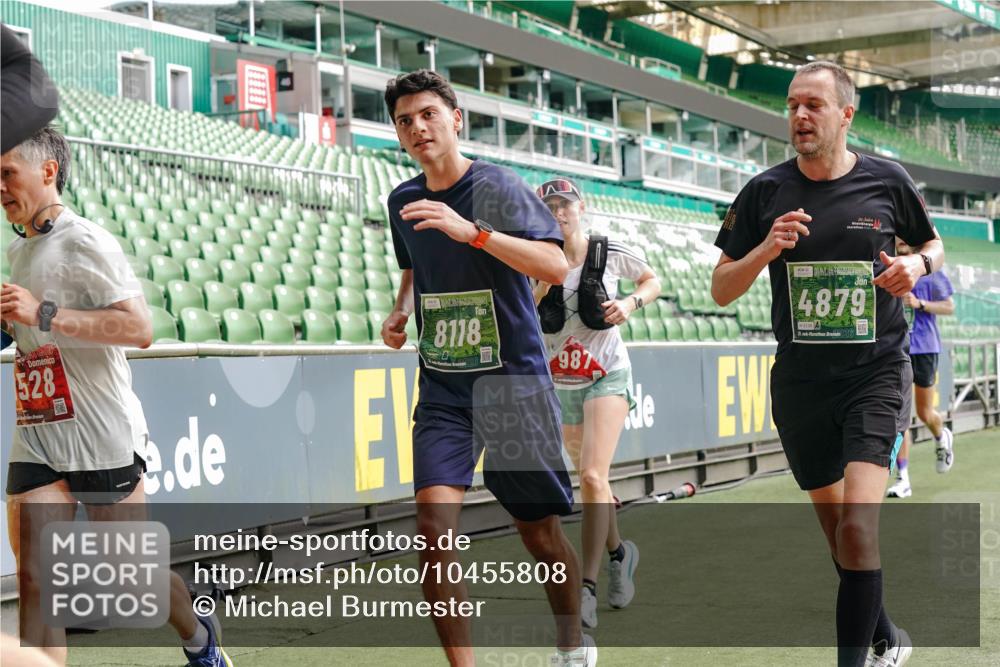 13.09.2026 - 21. swb-Marathon Bremen Michael Burmester http://msf.ph/oto/10455808 13.09.2026 12:53:09 Laufen im Stadion 102, 107, 145, 235, 313, 376, 472, 541, 560, 615, 616, 675, 683, 696, 734, 740, 755, 792, 863, 982, 985, 987, 1033, 1043, 1056, 1076, 1207, 1232, 1252, 1297, 1433, 1445, 1468, 1492, 1528, 1542, 1646, 1664, 1704, 1707, 1814, 1955, 2007, 2008, 2043, 2055, 2203, 2280, 2350, 2362, 2401, 2422, 2454, 2480, 2498, 2623, 2767, 2820, 2847, 2858, 2997, 3085, 3149, 3236, 3336, 3362, 3413, 3448, 3566, 3830, 3899, 3988, 4283, 4475, 4573, 4605, 5152 meine-sportfotos.de