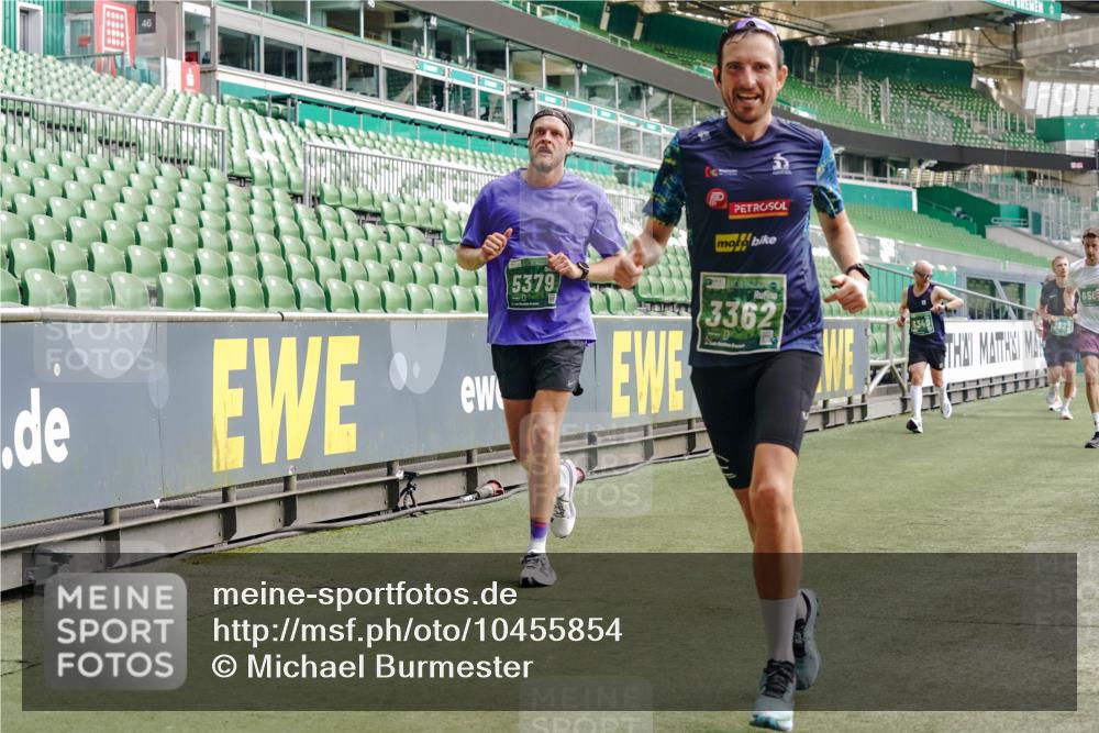 13.09.2026 - 21. swb-Marathon Bremen Michael Burmester http://msf.ph/oto/10455854 13.09.2026 12:53:11 Laufen im Stadion 102, 107, 145, 235, 313, 376, 472, 541, 560, 615, 616, 675, 683, 696, 740, 755, 792, 816, 863, 982, 985, 987, 1033, 1056, 1076, 1207, 1232, 1252, 1297, 1419, 1433, 1445, 1468, 1492, 1528, 1542, 1551, 1646, 1664, 1704, 1707, 1814, 1955, 2007, 2008, 2043, 2055, 2203, 2280, 2350, 2362, 2401, 2422, 2454, 2480, 2498, 2623, 2767, 2820, 2847, 2858, 2997, 3085, 3149, 3236, 3336, 3362, 3413, 3448, 3566, 3830, 3899, 3988, 4283, 4475, 4573, 4605, 5152 meine-sportfotos.de