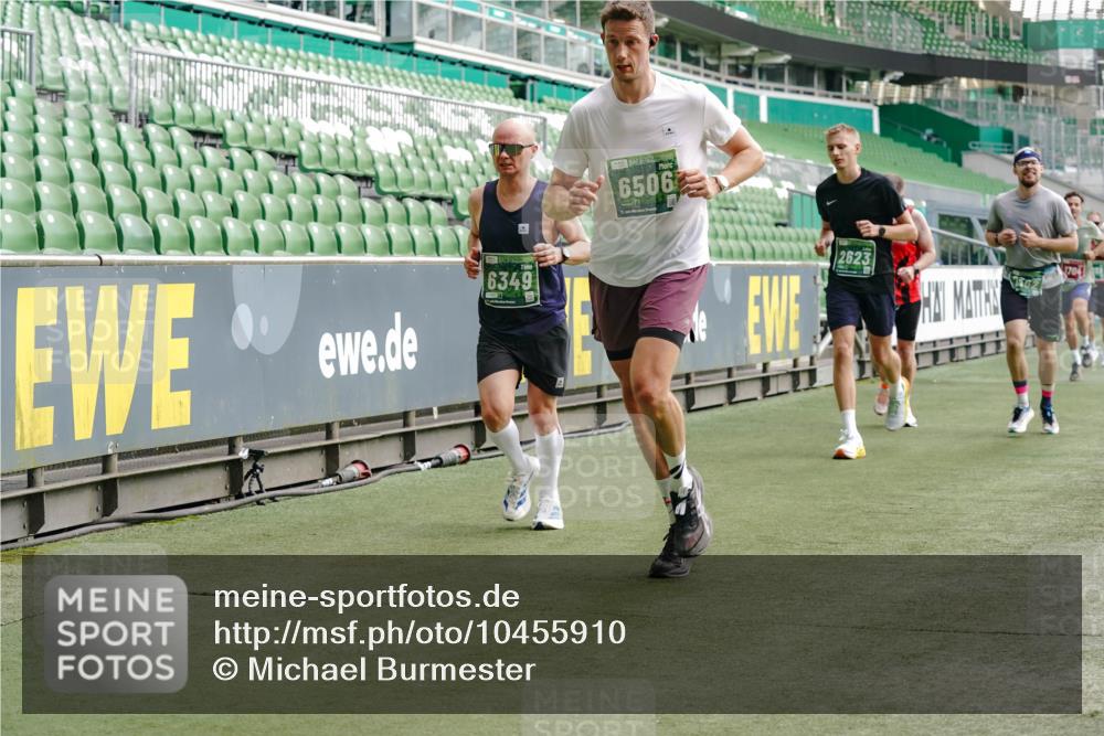 13.09.2026 - 21. swb-Marathon Bremen Michael Burmester http://msf.ph/oto/10455910 13.09.2026 12:53:14 Laufen im Stadion 102, 107, 145, 235, 313, 376, 472, 541, 560, 615, 616, 675, 683, 696, 740, 755, 792, 816, 863, 982, 985, 987, 1033, 1056, 1076, 1207, 1232, 1252, 1297, 1419, 1433, 1445, 1468, 1492, 1528, 1542, 1551, 1646, 1664, 1704, 1707, 1814, 1955, 2007, 2008, 2043, 2055, 2203, 2280, 2350, 2362, 2401, 2422, 2454, 2480, 2498, 2499, 2623, 2767, 2820, 2847, 2858, 2882, 2971, 2997, 3085, 3149, 3236, 3336, 3362, 3413, 3448, 3566, 3830, 3899, 3988, 4283, 4475, 4573, 4605, 5152 meine-sportfotos.de