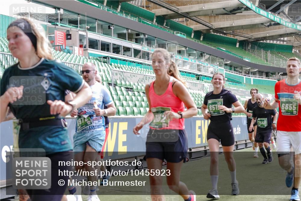 13.09.2026 - 21. swb-Marathon Bremen Michael Burmester http://msf.ph/oto/10455923 13.09.2026 13:11:07 Laufen im Stadion 164, 265, 373, 448, 581, 703, 843, 869, 984, 1113, 1180, 1435, 1738, 1849, 1851, 1855, 1867, 1894, 1936, 1952, 1967, 2202, 2232, 2248, 2268, 2281, 2284, 2299, 2330, 2333, 2339, 2342, 2353, 2375, 2426, 2432, 2443, 2530, 2531, 2553, 2573, 2589, 2594, 2654, 2659, 2669, 2682, 2714, 2717, 2784, 2785, 2804, 2819, 2822, 2836, 2907, 2920, 2932, 2976, 3026, 3027, 3063, 3079, 3082, 3086, 3089, 3122, 3159, 3174, 3207, 3208, 3291, 3328, 3349, 3352, 3370, 3409, 3410, 3470, 3549, 551 meine-sportfotos.de