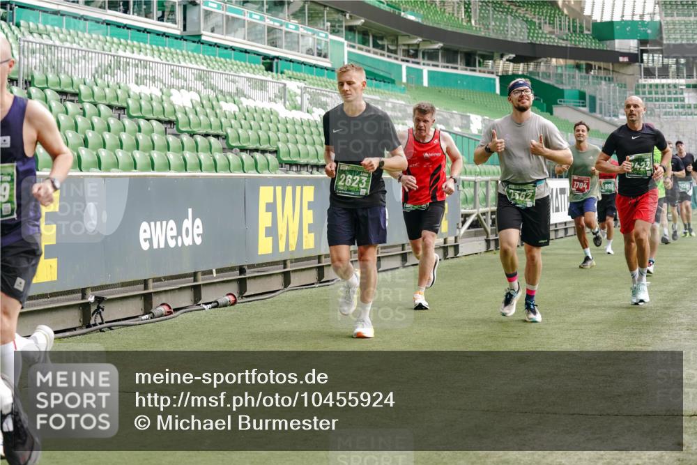 13.09.2026 - 21. swb-Marathon Bremen Michael Burmester http://msf.ph/oto/10455924 13.09.2026 12:53:16 Laufen im Stadion 102, 107, 145, 235, 313, 376, 472, 541, 560, 615, 616, 675, 683, 696, 740, 755, 792, 816, 827, 863, 982, 985, 987, 1033, 1056, 1076, 1207, 1232, 1252, 1297, 1419, 1433, 1445, 1468, 1492, 1528, 1542, 1551, 1646, 1664, 1704, 1707, 1814, 1955, 2007, 2008, 2043, 2055, 2203, 2280, 2350, 2362, 2401, 2422, 2454, 2480, 2498, 2499, 2623, 2701, 2767, 2820, 2847, 2858, 2882, 2971, 2997, 3085, 3149, 3236, 3336, 3362, 3413, 3448, 3566, 3830, 3899, 3988, 4283, 4475, 4573, 4605, 5152 meine-sportfotos.de