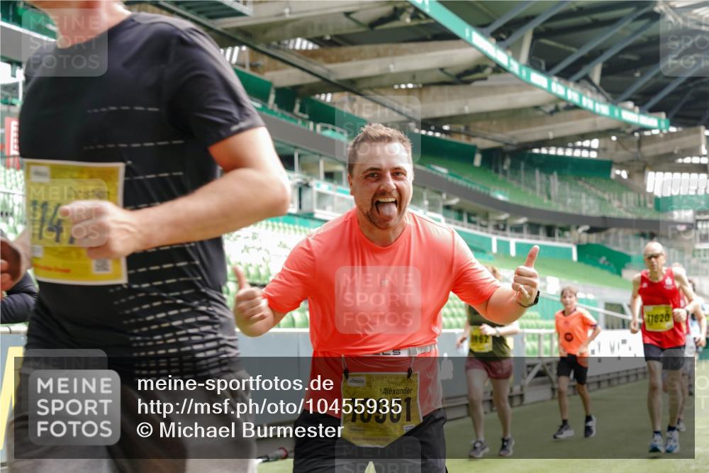 13.09.2026 - 21. swb-Marathon Bremen Michael Burmester http://msf.ph/oto/10455935 13.09.2026 10:32:57 Laufen im Stadion 10018, 10067, 10078, 10166, 10184, 10203, 10211, 10226, 10236, 10243, 10246, 10249, 10255, 10256, 10297, 10300, 10322, 10365, 10372, 10374, 10379, 10383, 10394, 10408, 10410, 10423, 10428, 10443, 10486, 10494, 10503, 10517, 10518, 10529, 10530, 10540, 10543, 10550, 10555, 10565, 10578, 10608, 10610, 10631, 10646, 10670, 10673, 10675, 10687, 10690, 10703, 10704, 10707, 10721, 10725, 10728, 10745, 10749, 10750, 10771, 10788, 10794, 10809 meine-sportfotos.de